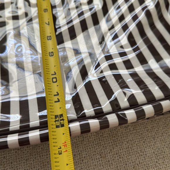 🌸Henri Bendel Carry All Bag🌸 - Picture 15 of 16